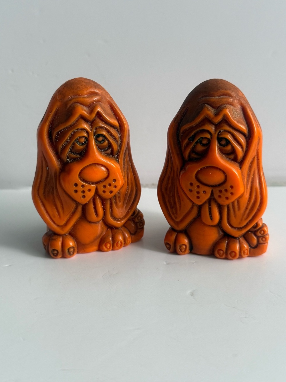 J.S.N.Y. Salt & Pepper Shakers Blood Hound Dog Plastic Retro Hong Kong Vintage